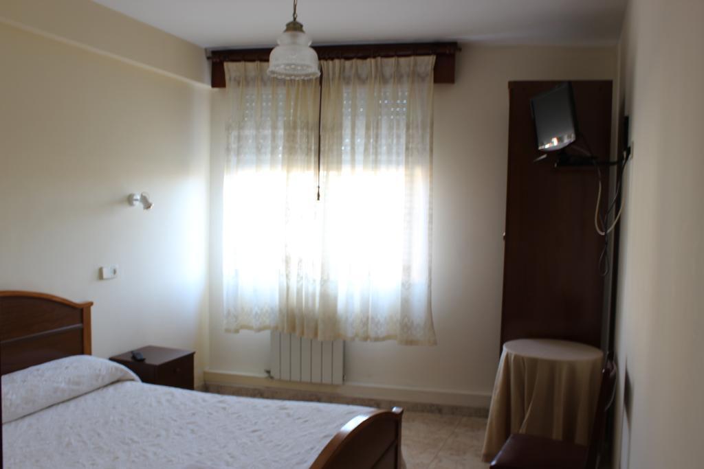 O Cruceiro Hotel Puentedeume Kamer foto